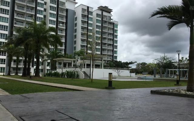 Sandakan Spacious and Comfortable Pool View Condo - photo 4