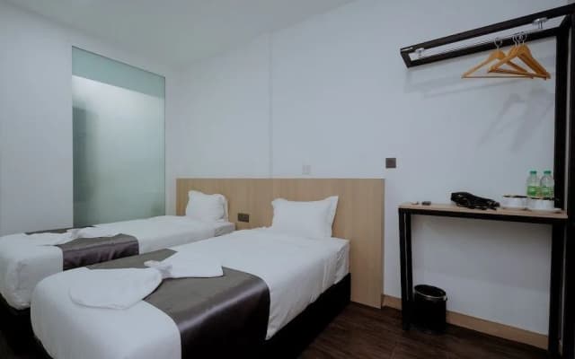 Kimal Hotel @ off Jalan Tupai - photo 4