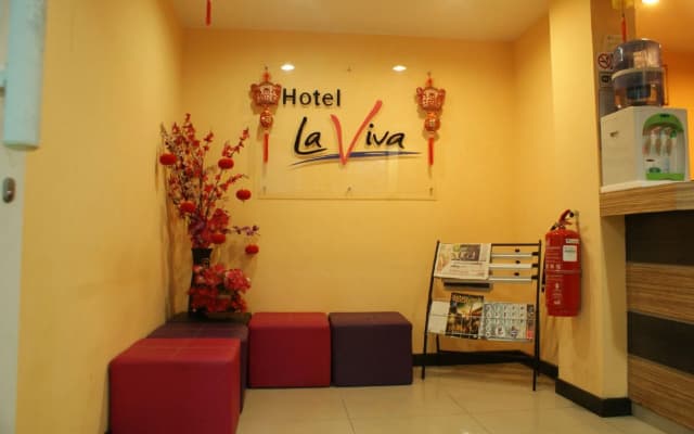 OYO 216 La Viva Hotel - photo 2