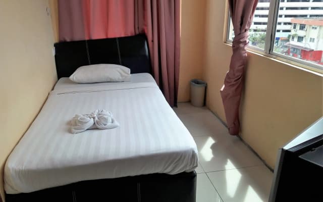 OYO 216 La Viva Hotel - photo 5