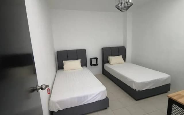 MODERN , SPACIOUS GAMBANG UMP 18 Guest House - photo 4