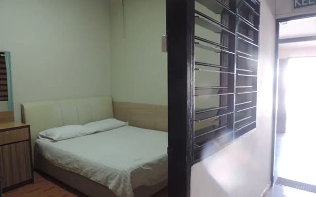 Cameronian Holiday Inn - photo 3