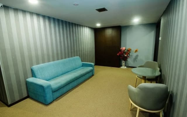 OYO 89456 V Motel - photo 5