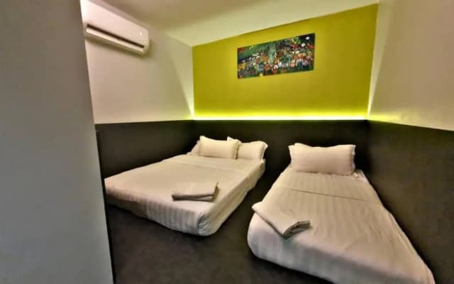 Lok 10 Guesthouse - photo 3