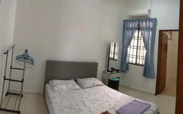 Johor Bahru 6 Bedrooms Corner House: Big & Comfort - photo 3