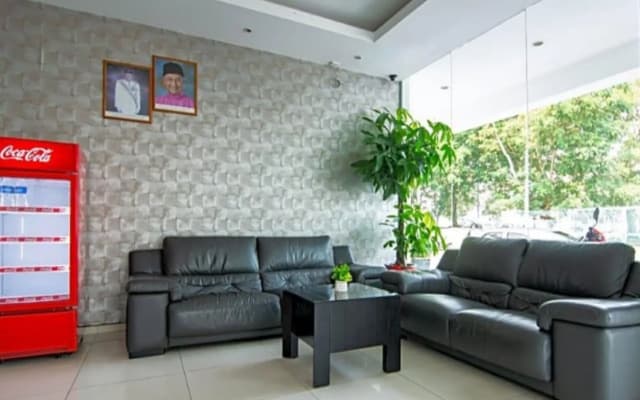 Hotel Zamburger Plaza Mahkota - photo 2
