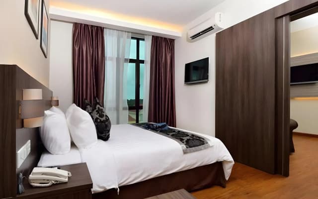 Holiday Villa Hotel & Suites - photo 5