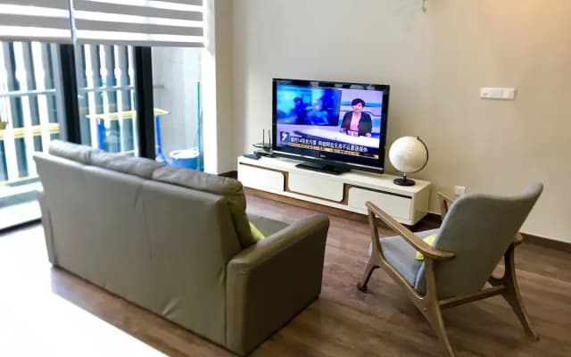 Sunset Seaview Vacation Condos @ R'viera SOHO - photo 3