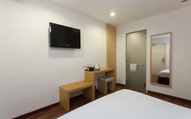 ZEN Rooms Opposite YMCA - photo 2