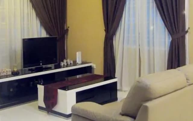 Bukit Indah Guesthouse - photo 4