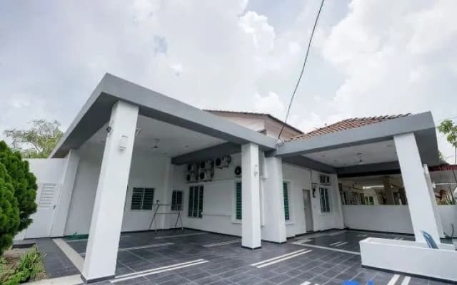 De Luma(The Rumah Alma 9 bedroom/8 bathroom - photo 2