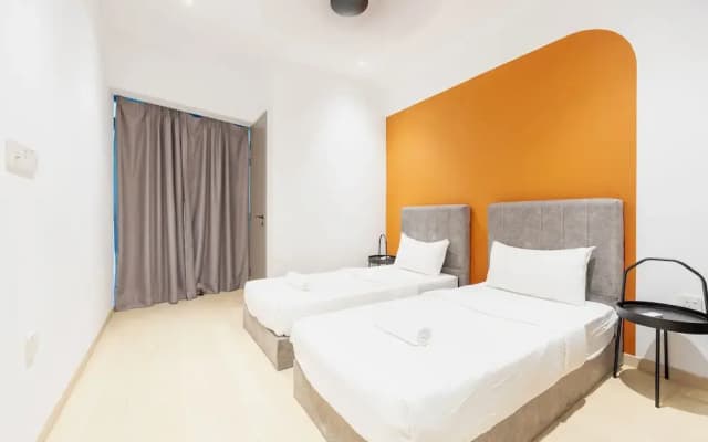Moonway Luxury Suites At Eaton Residence - photo 5