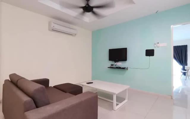Marina Island Lumut Homestay by Goopro - photo 2
