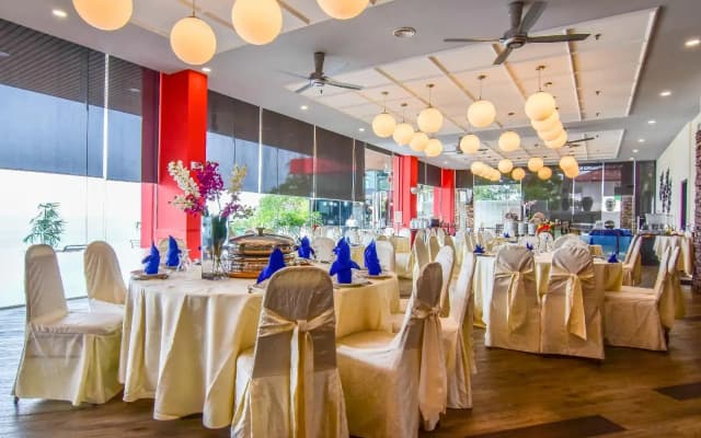 Hotel Sentral Seaview @ Beachfront - photo 3