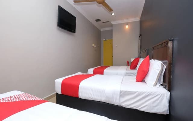 Nice Stay Hotel by OYO Rooms - photo 4