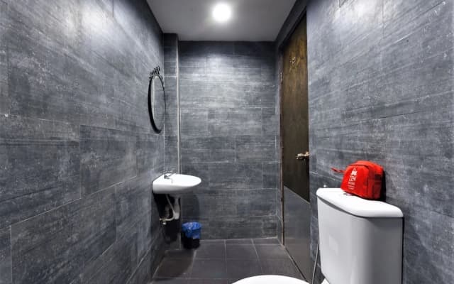 ZEN Rooms Basic Near KTM Sentul - photo 3