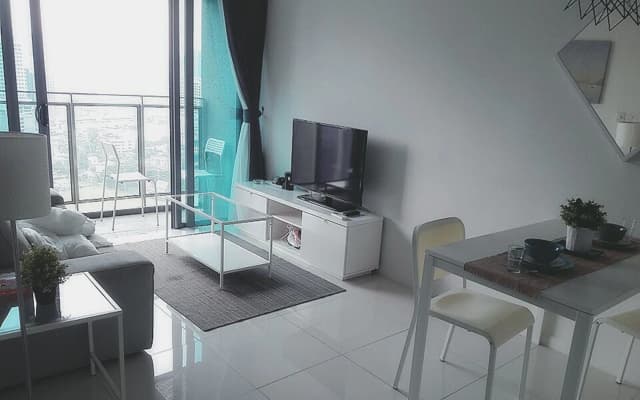 NS Elegant Dwelling Mercu Summer Suite - photo 2