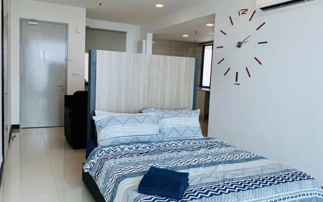 D'wharf Residence PD Waterfront Family Deluxe Suite by AirPlan - photo 3