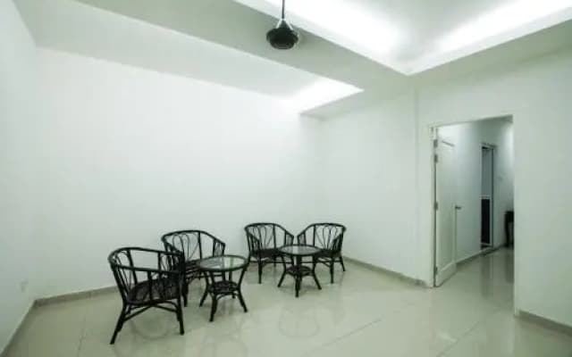 Mr. J Guest House @ Taman Kenangan - photo 2