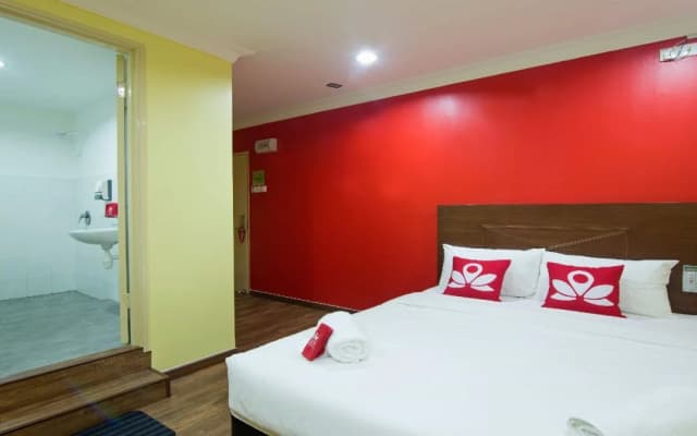Hotel Sunjoy 9 by ZEN Rooms - photo 3