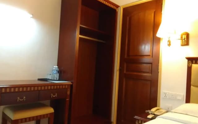 Borneo Suites Hotel - photo 4