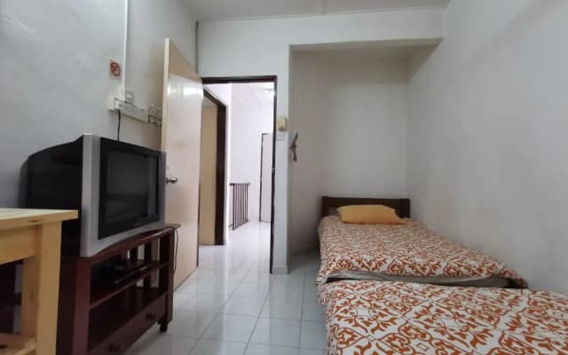 Cheerful 4-Bedrooms Residents Home - photo 4