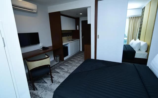 Utm Hotel & Residence - photo 2