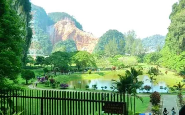 IPOH The Majestic Imperial Air-Con 6 PAX SUITE - photo 4