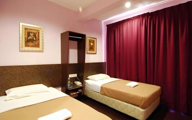 Aristo Hotel At Putatan - photo 3