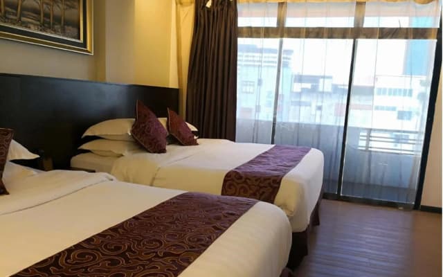 J Suites Hotel - photo 4