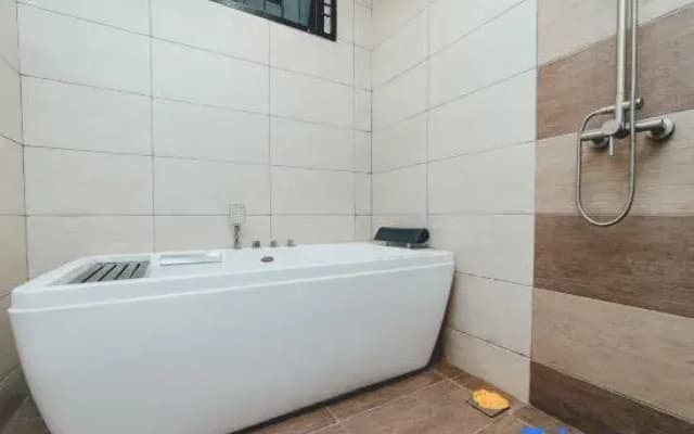 Molek Little Joy Studio 4pax Bathtub with Balcony - photo 4