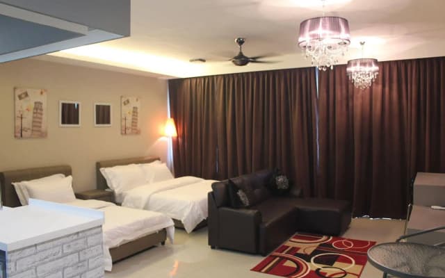 De Houz - Trefoil Setia Alam Home Stay - photo 4