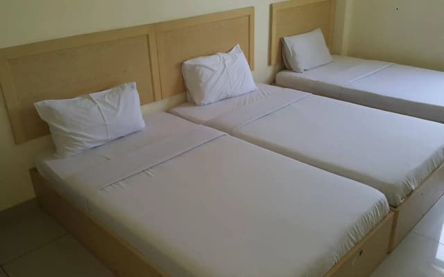 OYO 301 River Inn Hotel - photo 5