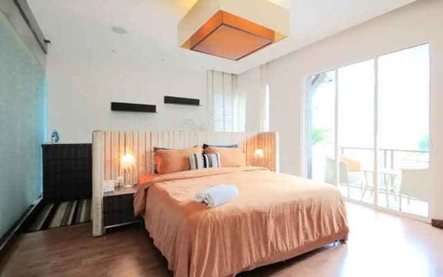 Chic 4BR Oasis With Gazebo, Your Dream Getaway - photo 3