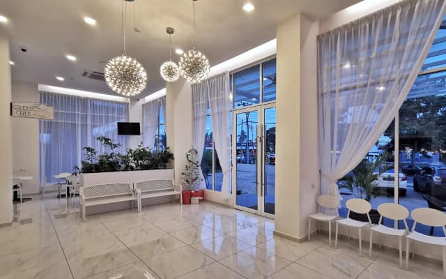 Green World Hotel - photo 2