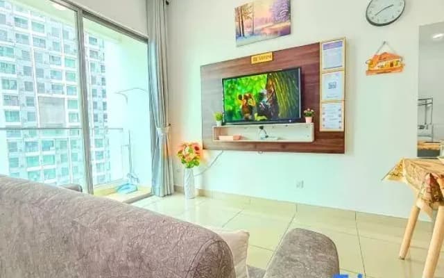 #CS8, Spacious Cybersquare Ensuite with Pool View - photo 3