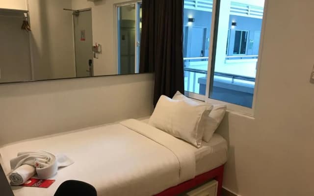 Tune Hotel KLIA Aeropolis - photo 3