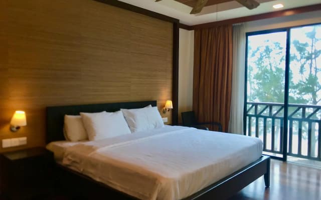 Sunset Seaview Beach Villas & Spa Suites at Nexus Karambunai - photo 2