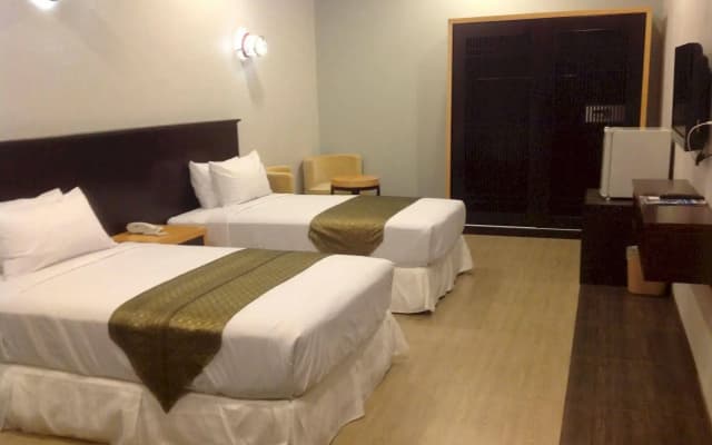 Borneo Cove Hotel - photo 4
