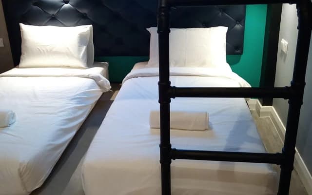 Tube Hotel Melaka - photo 5