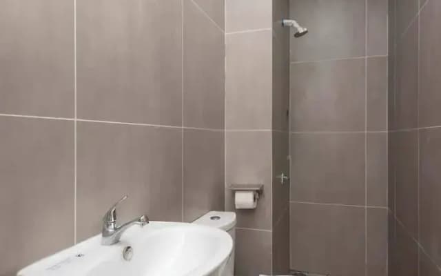 2BR Space Apt Near KSL CIQ JB - photo 5