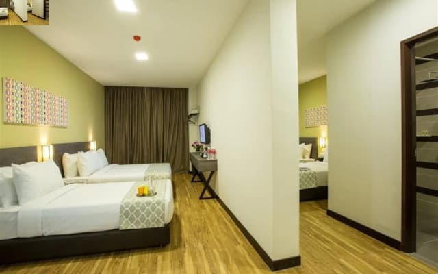 Humaira Hotel - photo 2