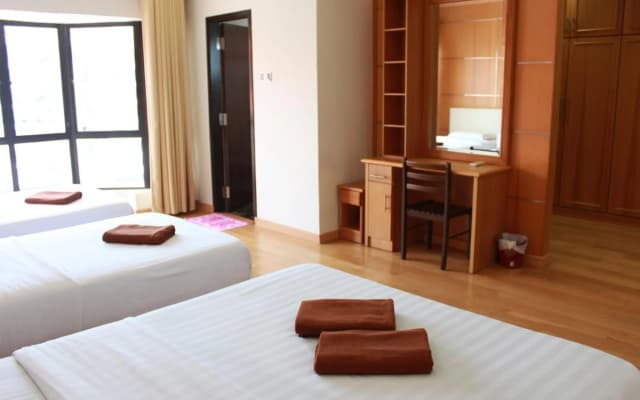 Marina Court-5Bilik 3Tandas 2Tingkat Penthouse 2Parkir Percuma Maksimum 22Org Termsk Kanak2 & Marina Court 6Bilik 4Tandas 2RuangTamu 2Dapur 2 Parkir Percuma Maksimum 14Org Termsk Kanak2 - photo 5