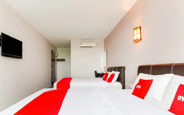 988 Hotel by OYO Rooms - photo 4
