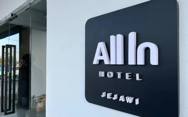 All In Hotel - photo 3