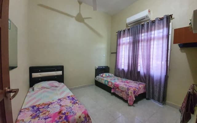 OYO HOME 90280 Darussalam Homestay - photo 2
