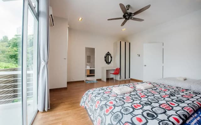 New Corner Shamrock Beach Villas Seaview - photo 4