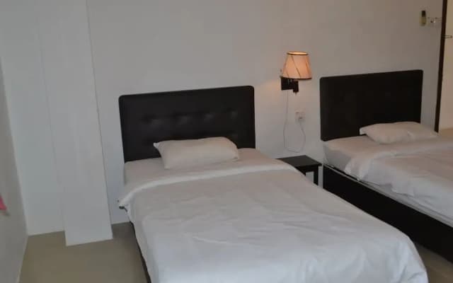 Mutiara Penthouse Hotel - photo 5