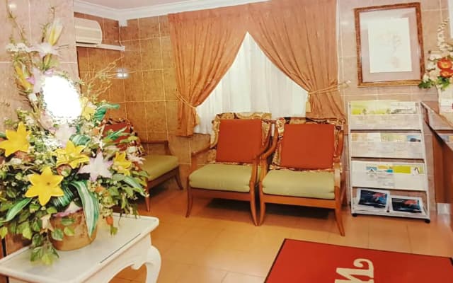 Lotus Family Hotel, Medan Tuanku - photo 4