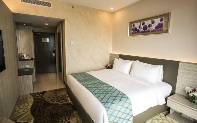 V8 Hotel - photo 4